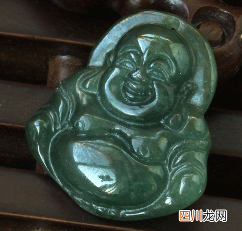 怎样挑选翡翠A货 B货翡翠的特征有哪些