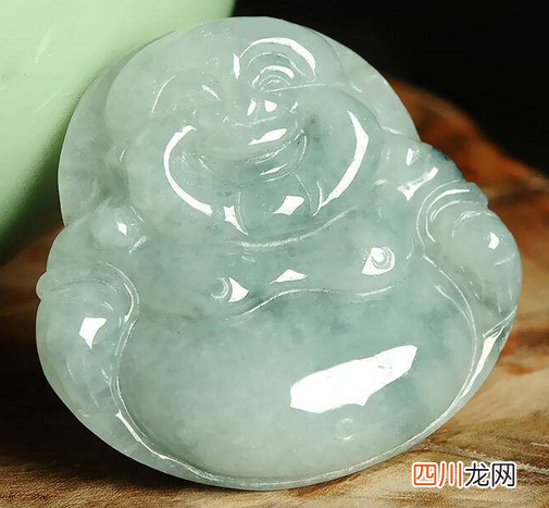 翡翠吊坠挂件最新参考价格是多少 翡翠吊坠怎样识别真伪