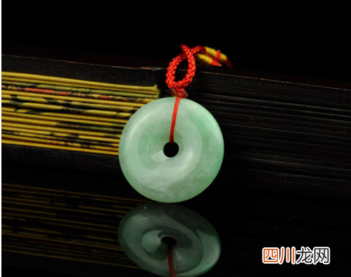 翡翠平安扣收藏保养技巧 翡翠平安扣图片鉴赏及介绍