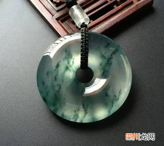 翡翠平安扣收藏保养技巧 翡翠平安扣图片鉴赏及介绍