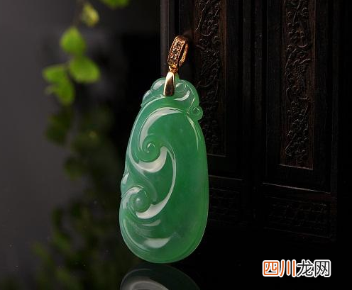 保养翡翠吊坠的五大方法 佩戴翡翠吊坠要注意什么吗