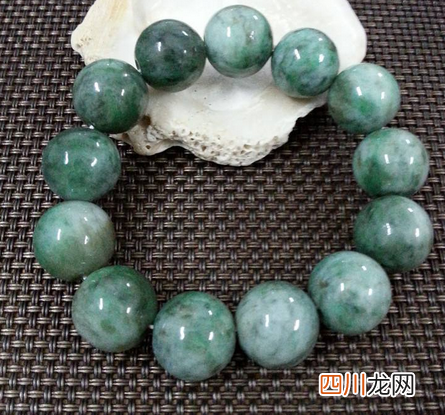 翡翠手串有什么特殊寓意吗 佩戴翡翠手链有什么好处