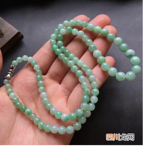 翡翠手串有什么特殊寓意吗 佩戴翡翠手链有什么好处