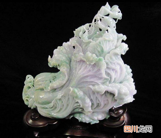 翡翠白菜摆件鉴赏价值分析 翡翠白菜摆件寓意解析