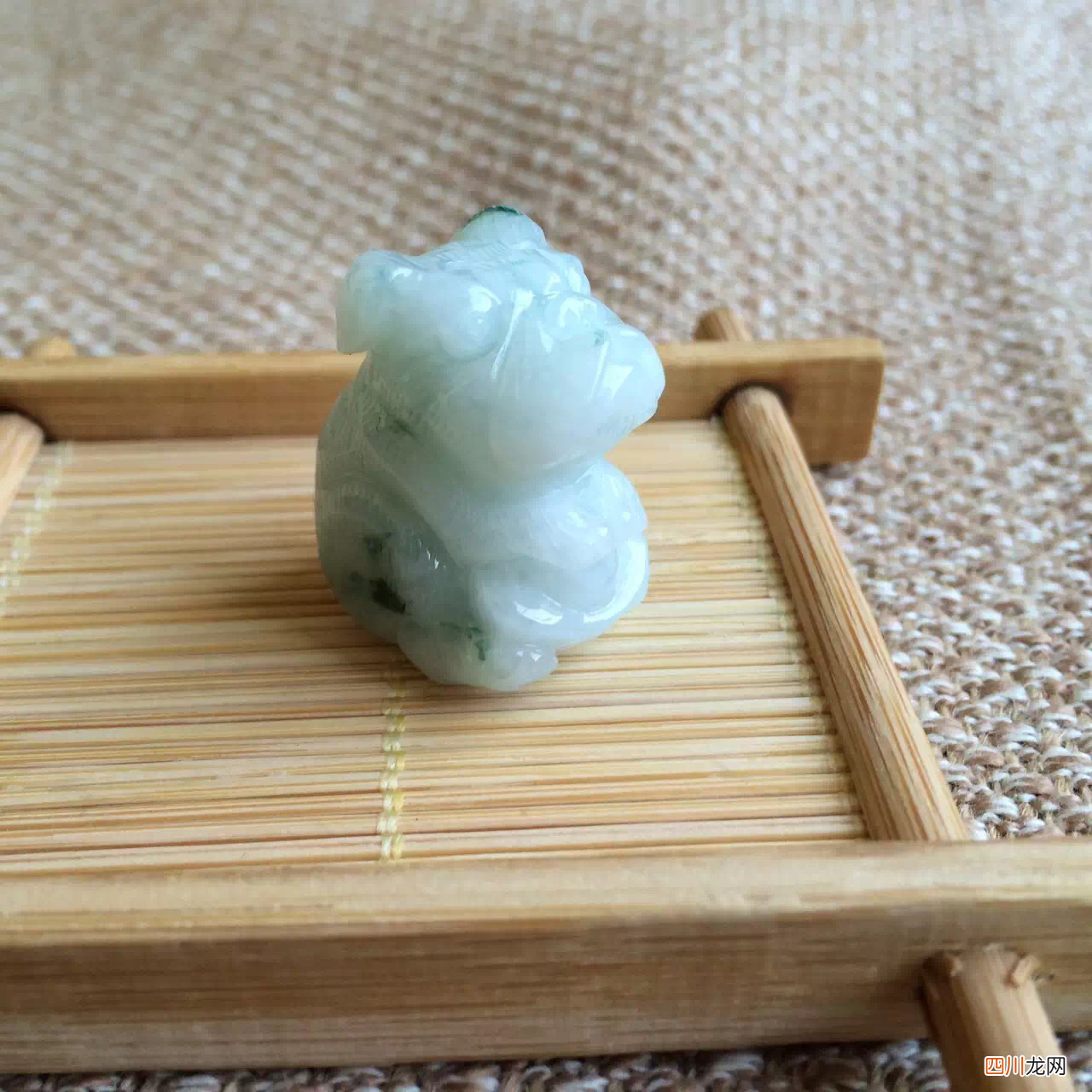 翡翠狗适合什么人佩戴 佩戴翡翠狗有什么好处