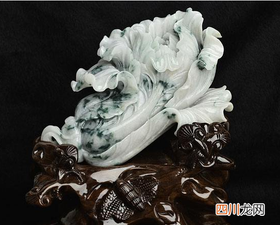 冰种飘花翡翠摆件图片鉴赏及特征 冰种飘花翡翠摆件值多少钱