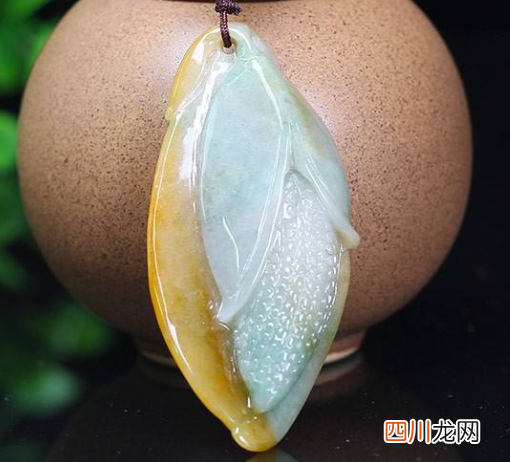 翡翠玉米吊坠寓意 翡翠玉米吊坠适合啥人带