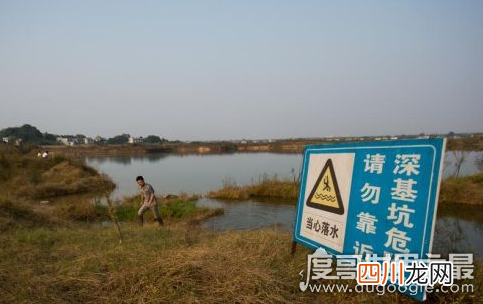 838米的高楼被无限期搁置 中国第一烂尾楼，长沙远望大厦