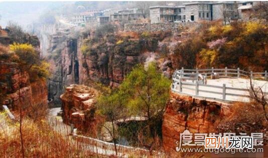 在海拔1700米的悬崖上 世界上最危险的村庄，河南郭亮村