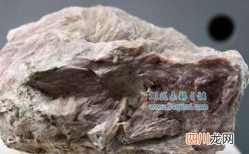 世界上最软的石头，滑石可以用手刮下粉末