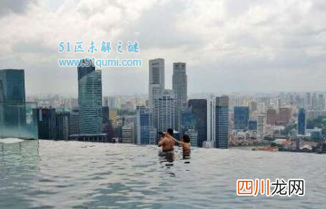 世界上最高的空中游泳池，水面高于池边犹如高空瀑布