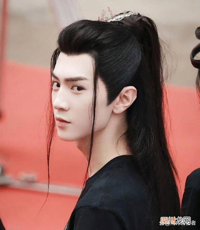 盘点一部剧爆火男星 陈哲远晋升校园剧男神