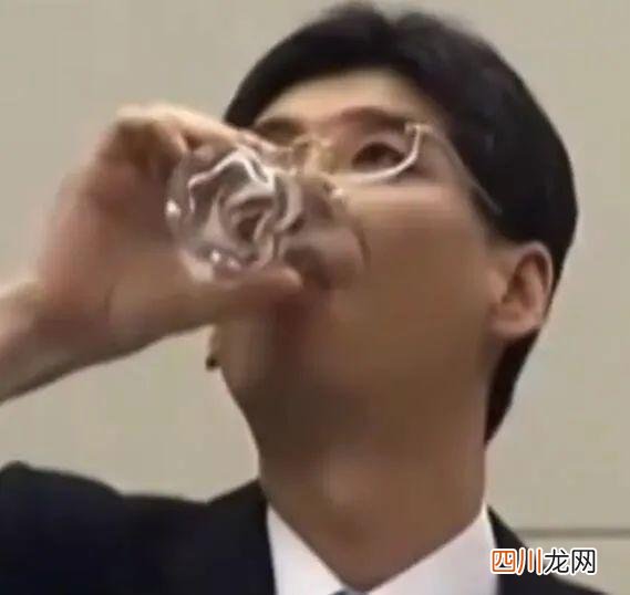 他后来遭遇了怎样的命运呢 12年前号称喝核污染水日官员怎么样了