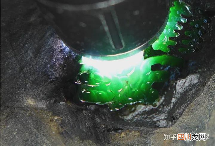 黑缅甸翡翠原石 缅甸黑皮翡翠原石