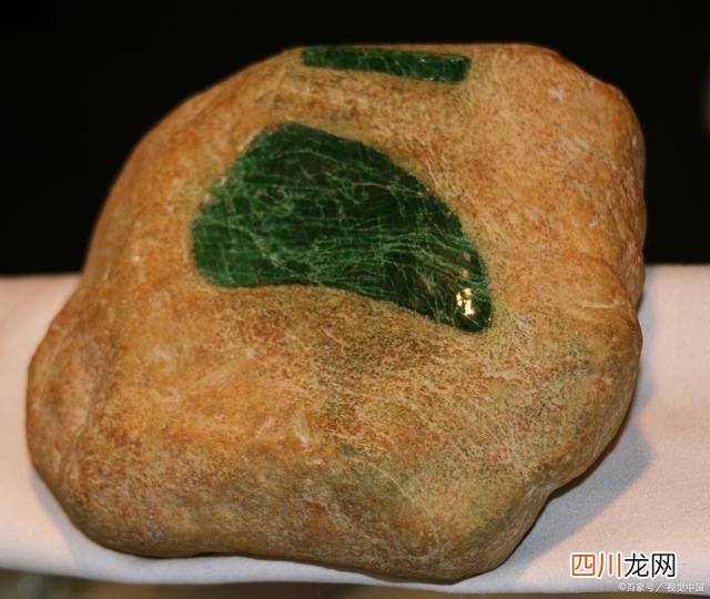 缅甸的翡翠原石价格 缅甸翡翠原石产地原石多少钱一吨