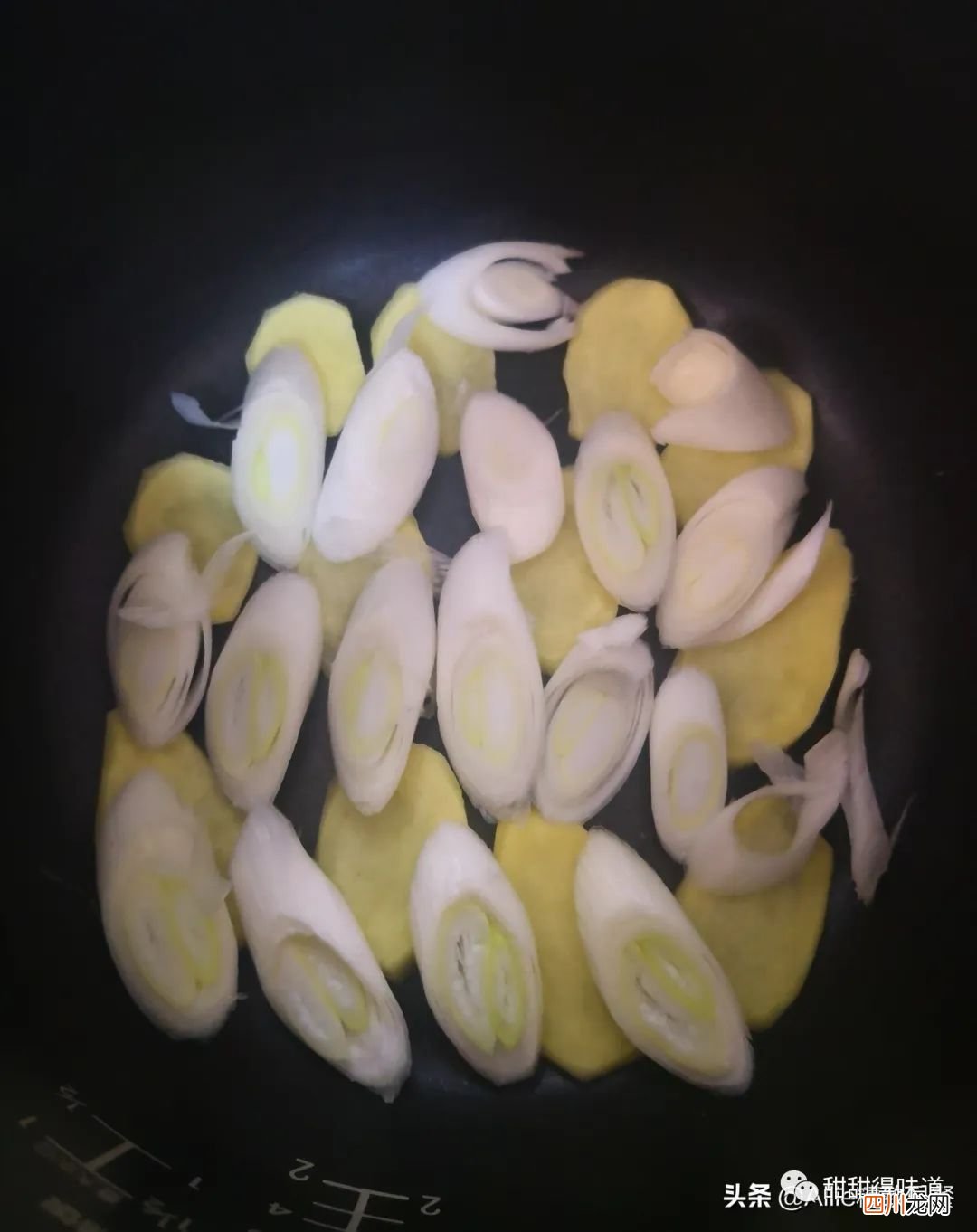 香浓入味鲜嫩不发柴，出锅两人抢着吃 盐焗鸡的制作方法