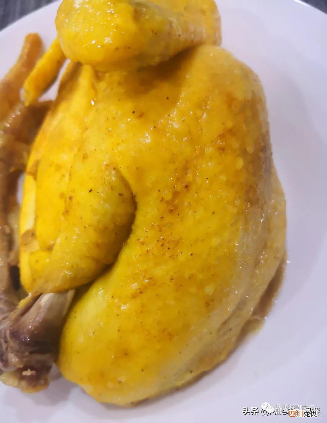 香浓入味鲜嫩不发柴，出锅两人抢着吃 盐焗鸡的制作方法