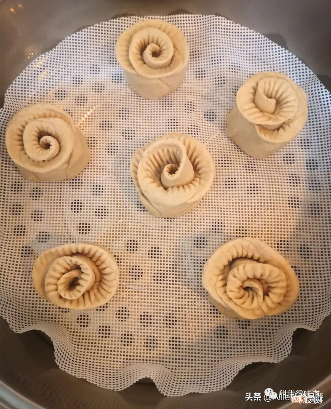 香浓入味鲜嫩不发柴，出锅两人抢着吃 盐焗鸡的制作方法