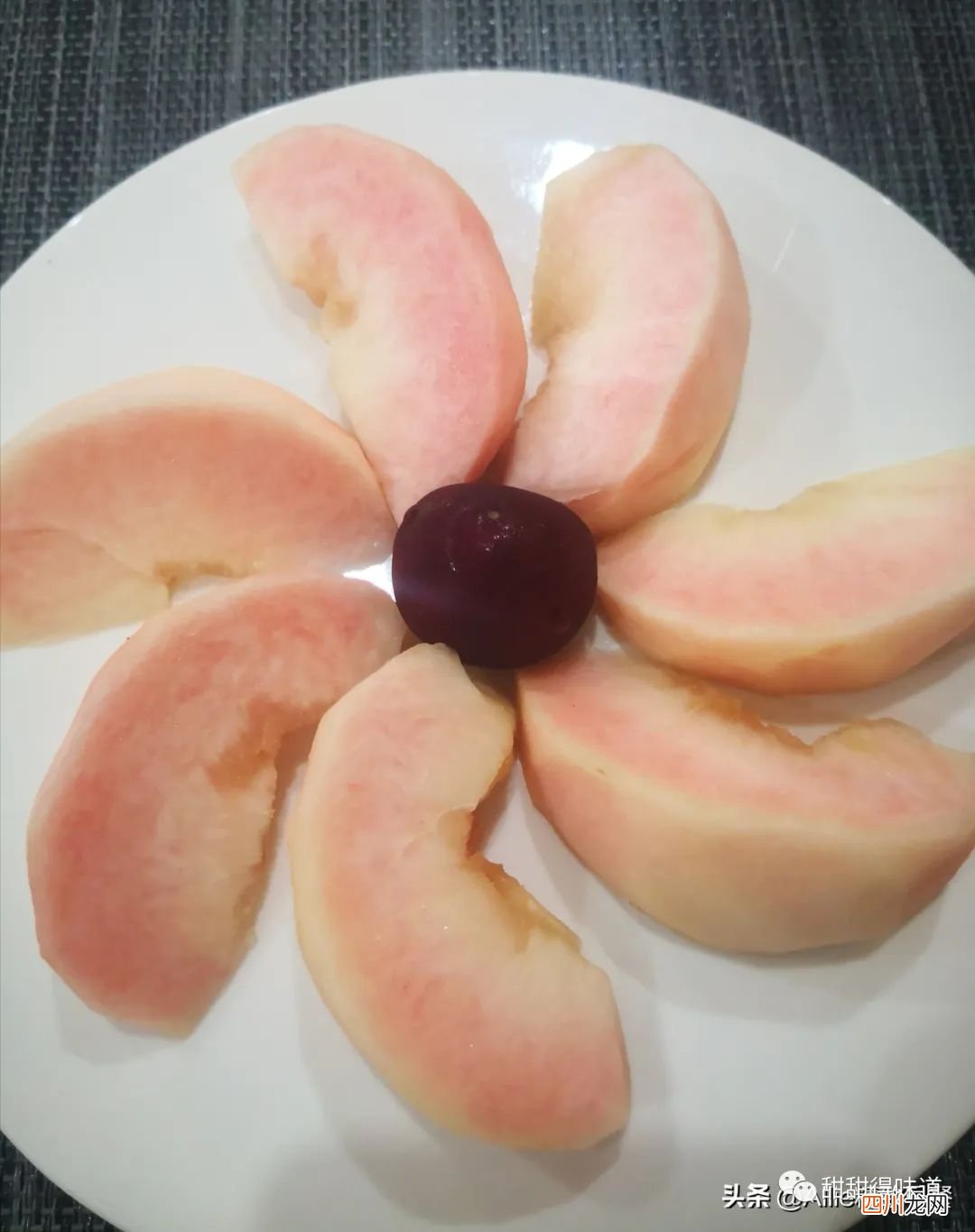香浓入味鲜嫩不发柴，出锅两人抢着吃 盐焗鸡的制作方法
