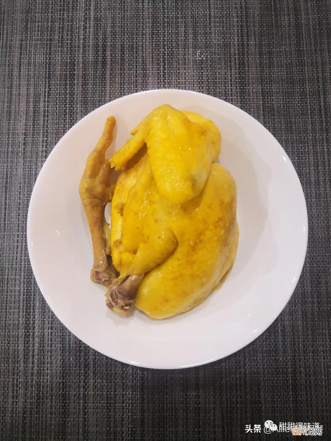 香浓入味鲜嫩不发柴，出锅两人抢着吃 盐焗鸡的制作方法