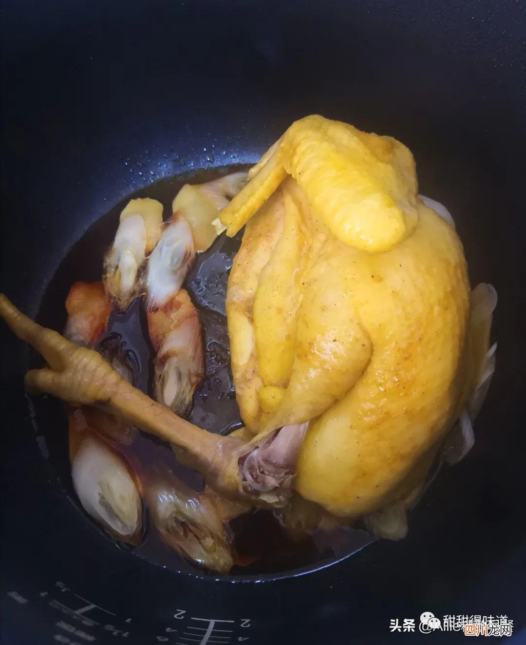 香浓入味鲜嫩不发柴，出锅两人抢着吃 盐焗鸡的制作方法